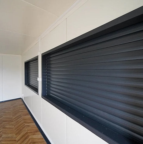 Bar Contenedor 6 × 3 m “Helsinki” – Aislado PIR, Diseño Madera y Listo para Servir