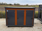 Contenedor Sanitario 3 Cabinas – WC, Lavabo y Calentador Integrados para Obras y Eventos