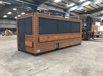 Contenedor de envío de 20 pies convertido en cafetería – bar – snack bar