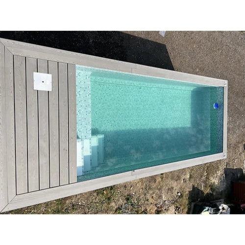 PISCINA CONTENEDOR CON REVESTIMIENTO DE MADERA
