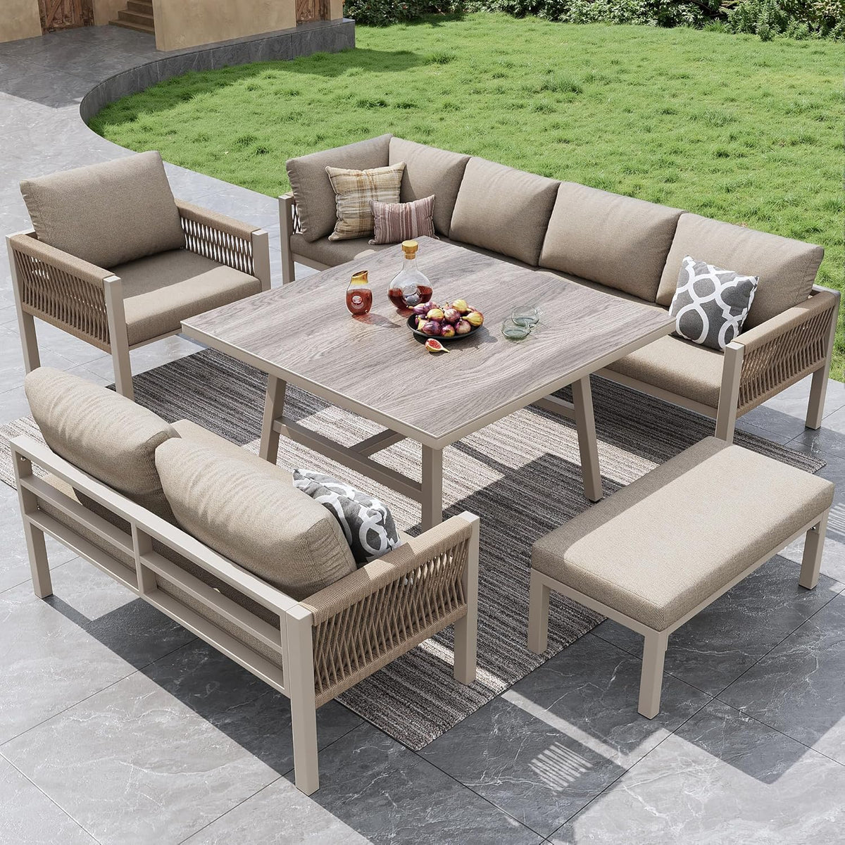 Jardin Exterior en Forma de L para hasta 8 Personas