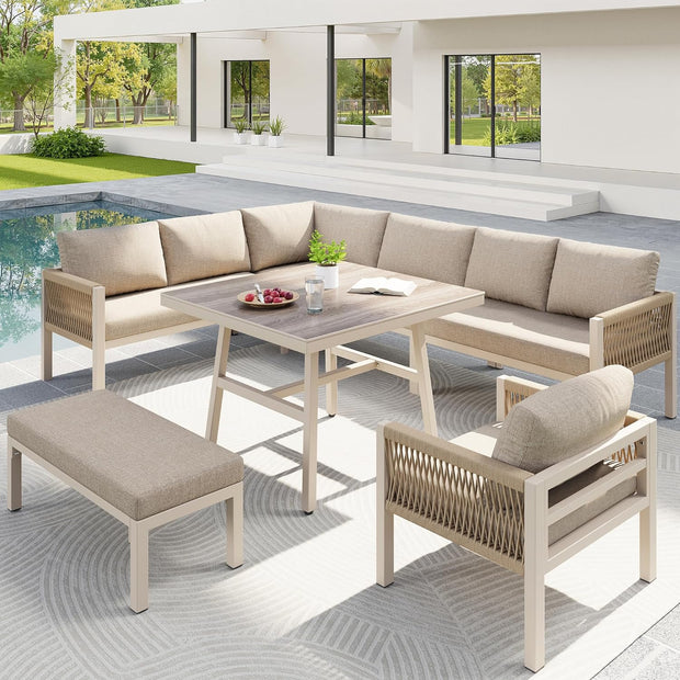 Jardin Exterior en Forma de L para hasta 8 Personas